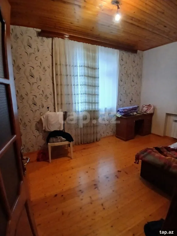 Satılır 9 otaqlı həyət evi