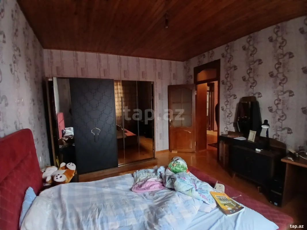 Satılır 9 otaqlı həyət evi