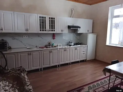 Satılır 6 otaqlı həyət evi