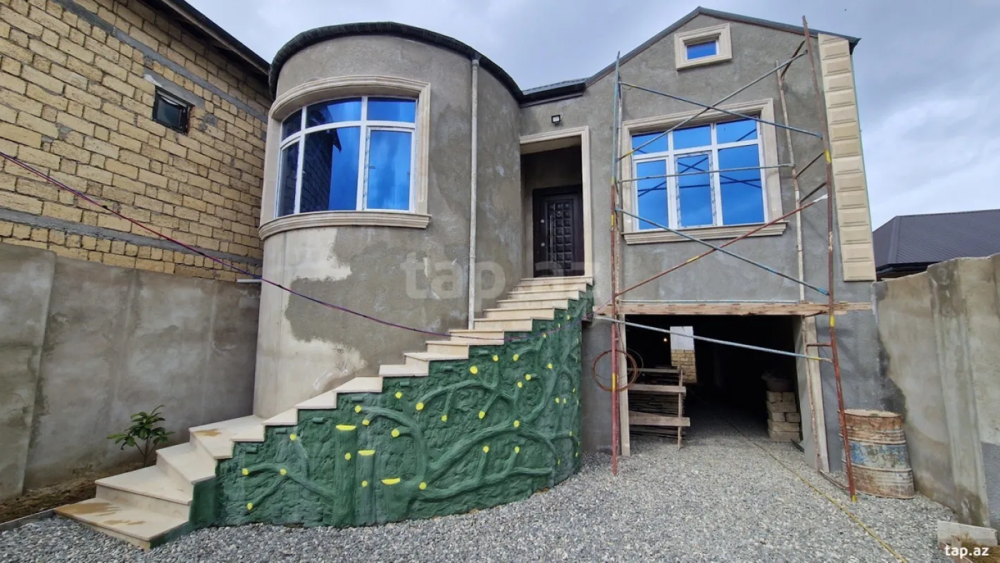Satılır 5 otaqlı həyət evi