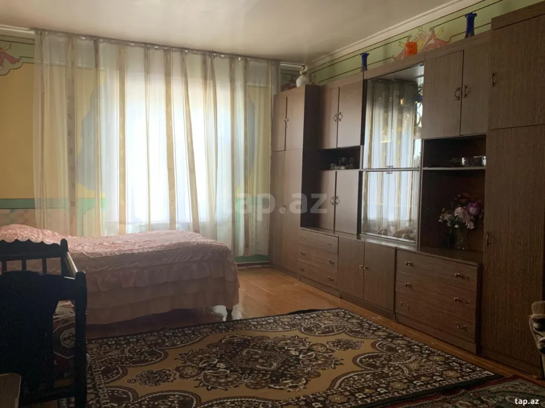 Satılır 5 otaqlı həyət evi