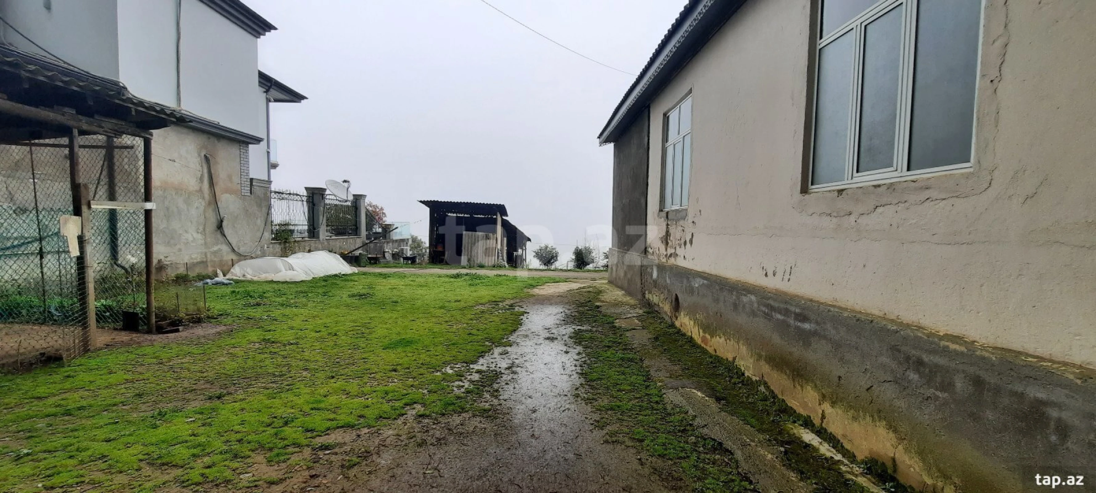 Satılır 4 otaqlı həyət evi