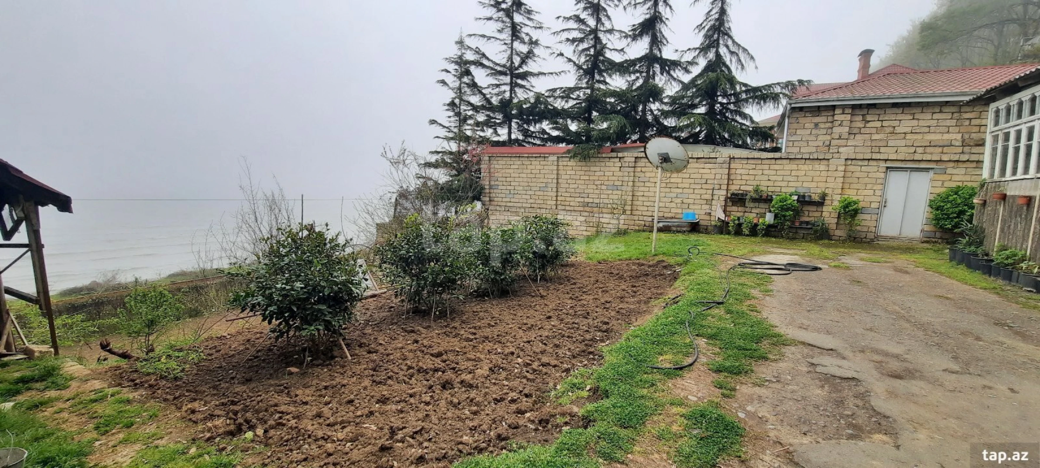 Satılır 4 otaqlı həyət evi