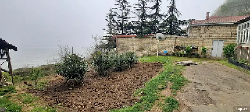 Satılır 4 otaqlı həyət evi