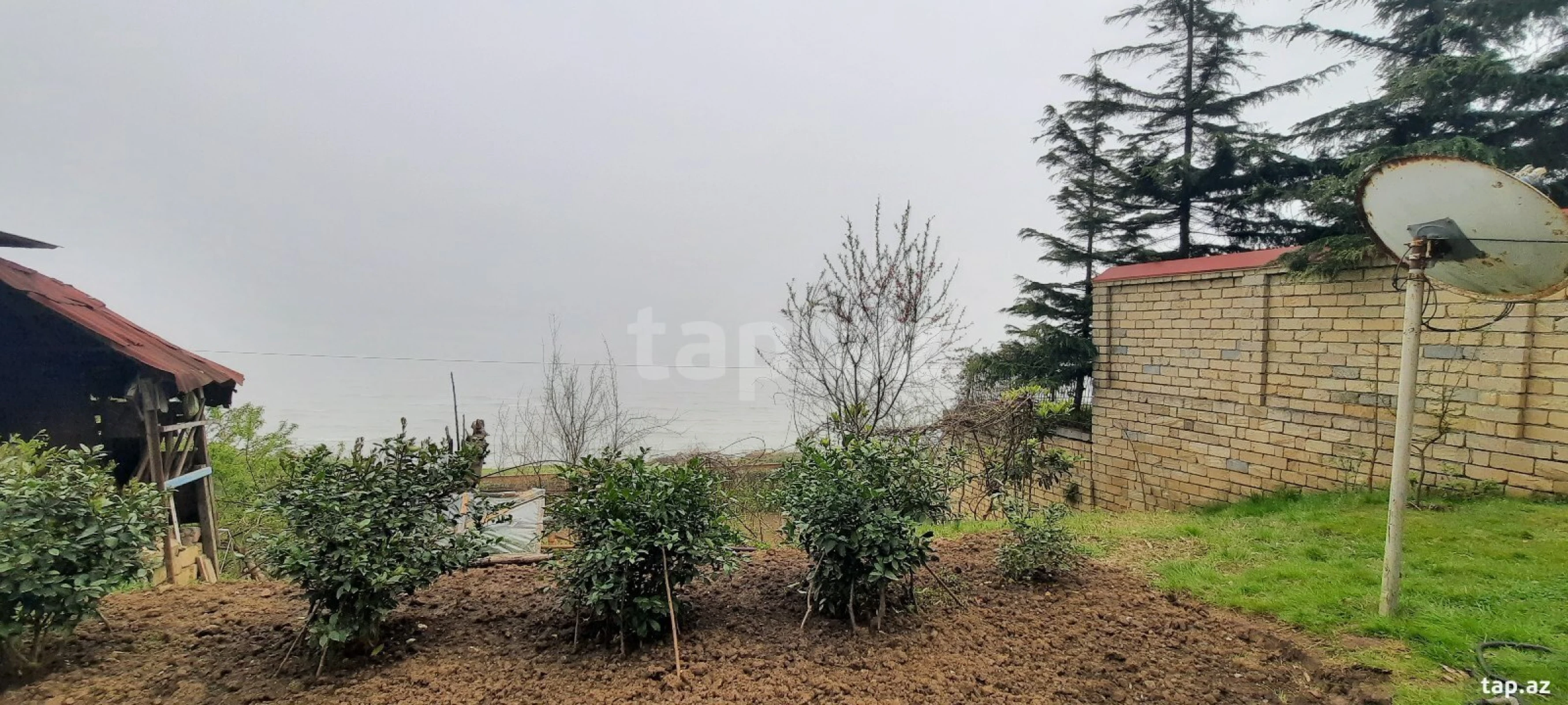 Satılır 4 otaqlı həyət evi