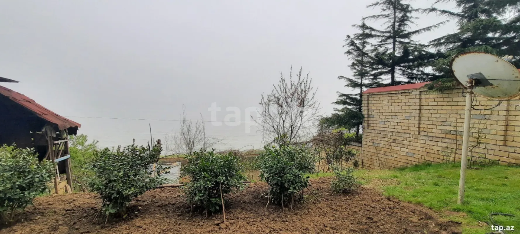 Satılır 4 otaqlı həyət evi