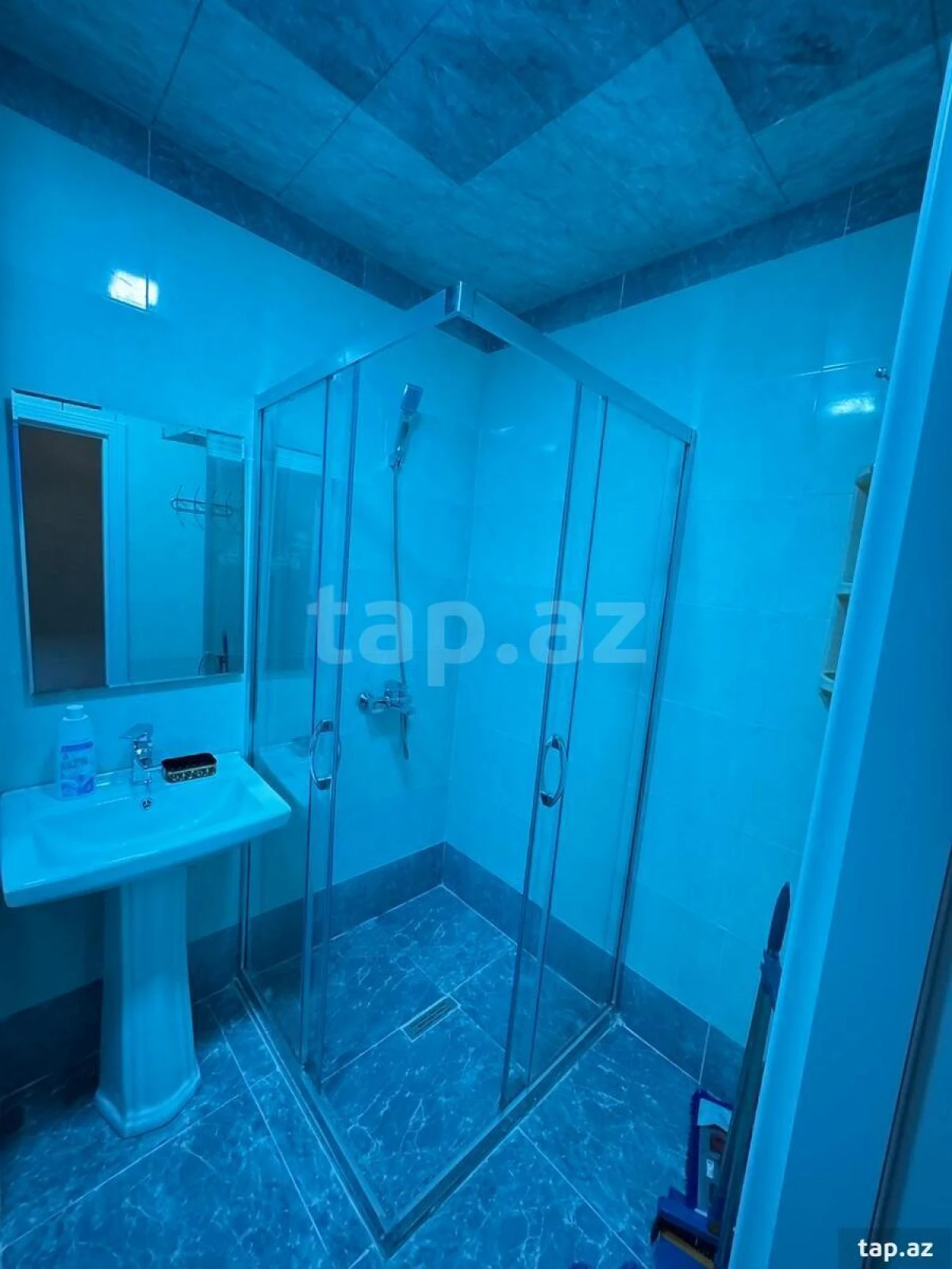 Kirayə verilir 2 otaqlı yeni tikili 75 m²