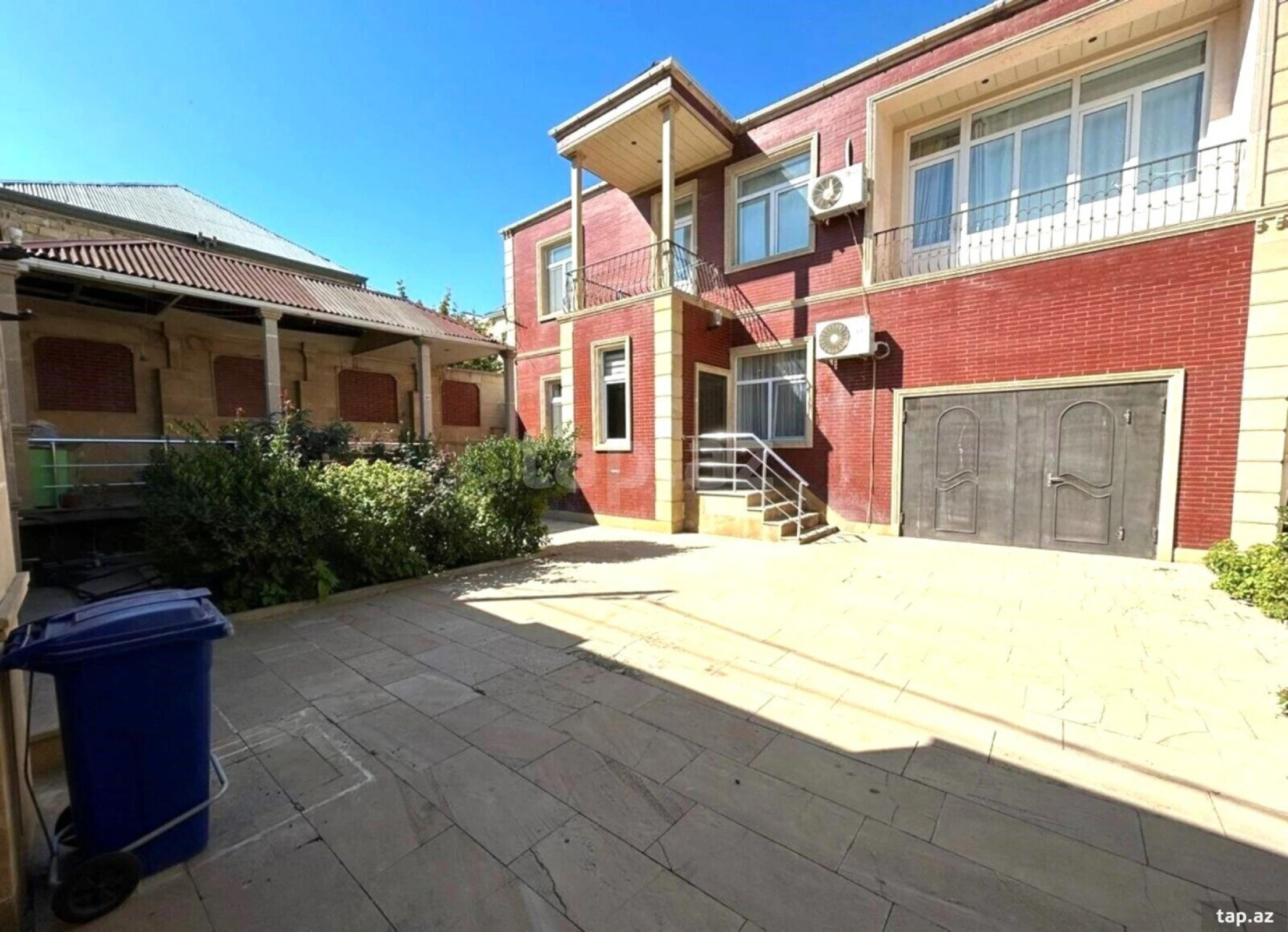 Satılır 6 otaqlı həyət evi