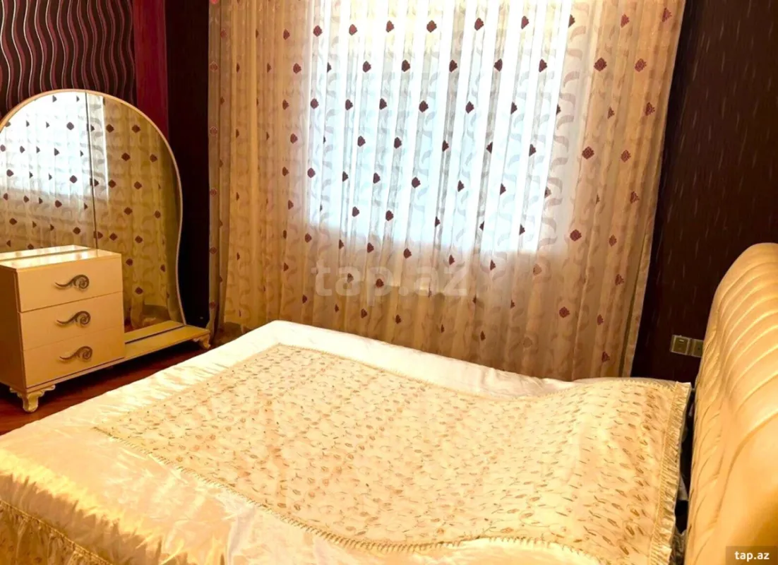 Satılır 6 otaqlı həyət evi