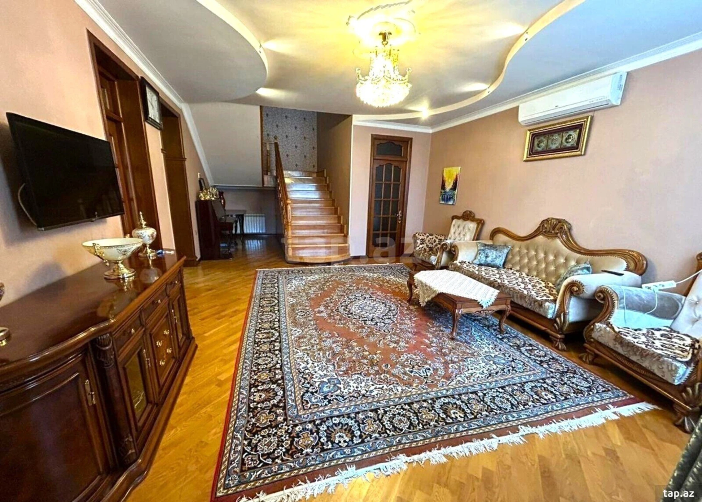 Satılır 6 otaqlı həyət evi