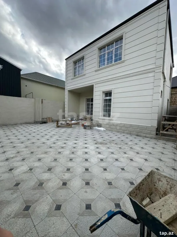 Satılır 4 otaqlı həyət evi