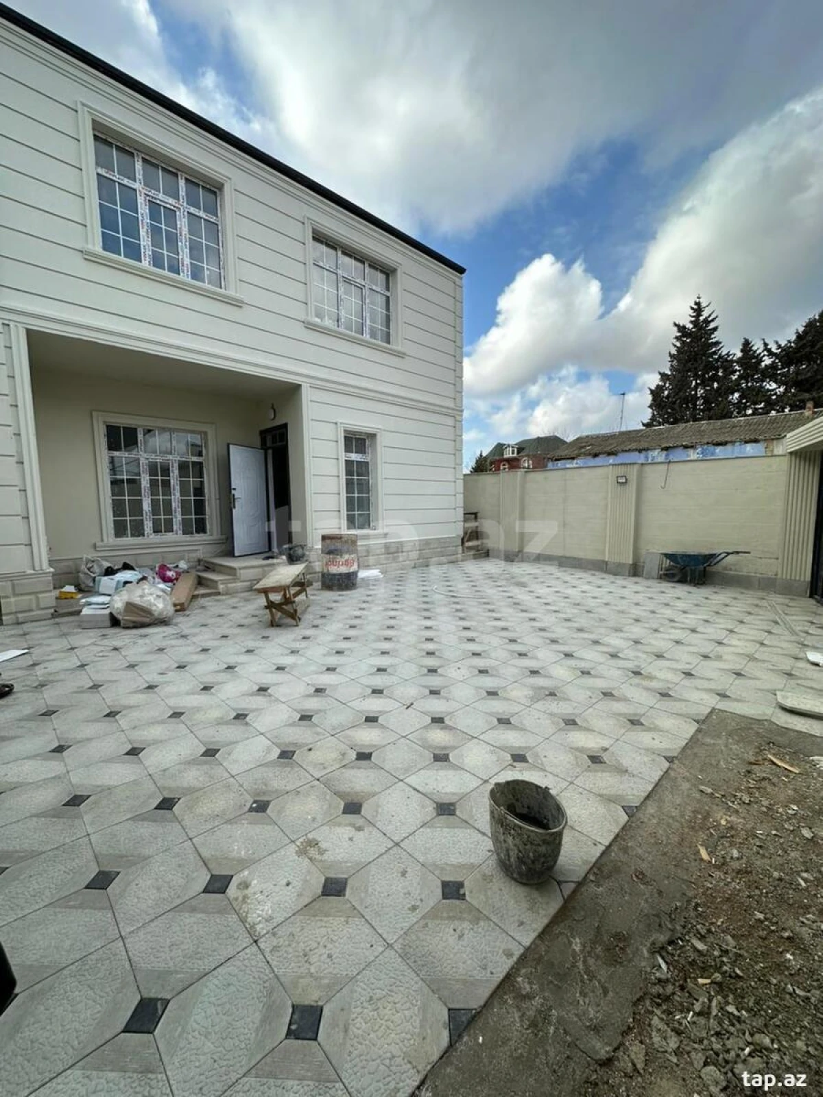 Satılır 4 otaqlı həyət evi