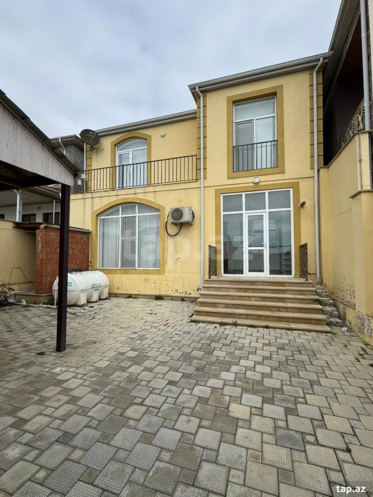 Kirayə verilir 4 otaqlı həyət evi