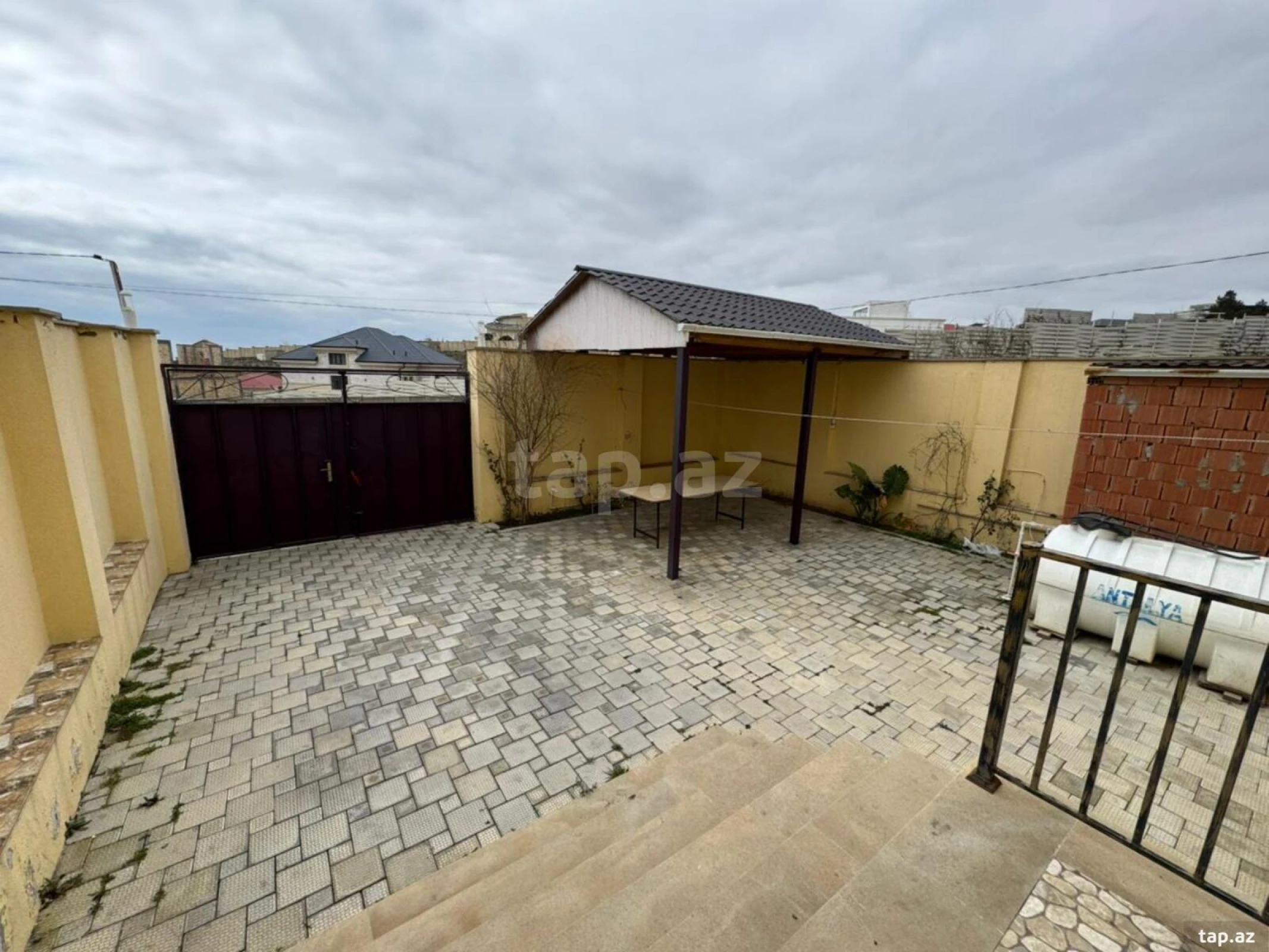 Kirayə verilir 4 otaqlı həyət evi