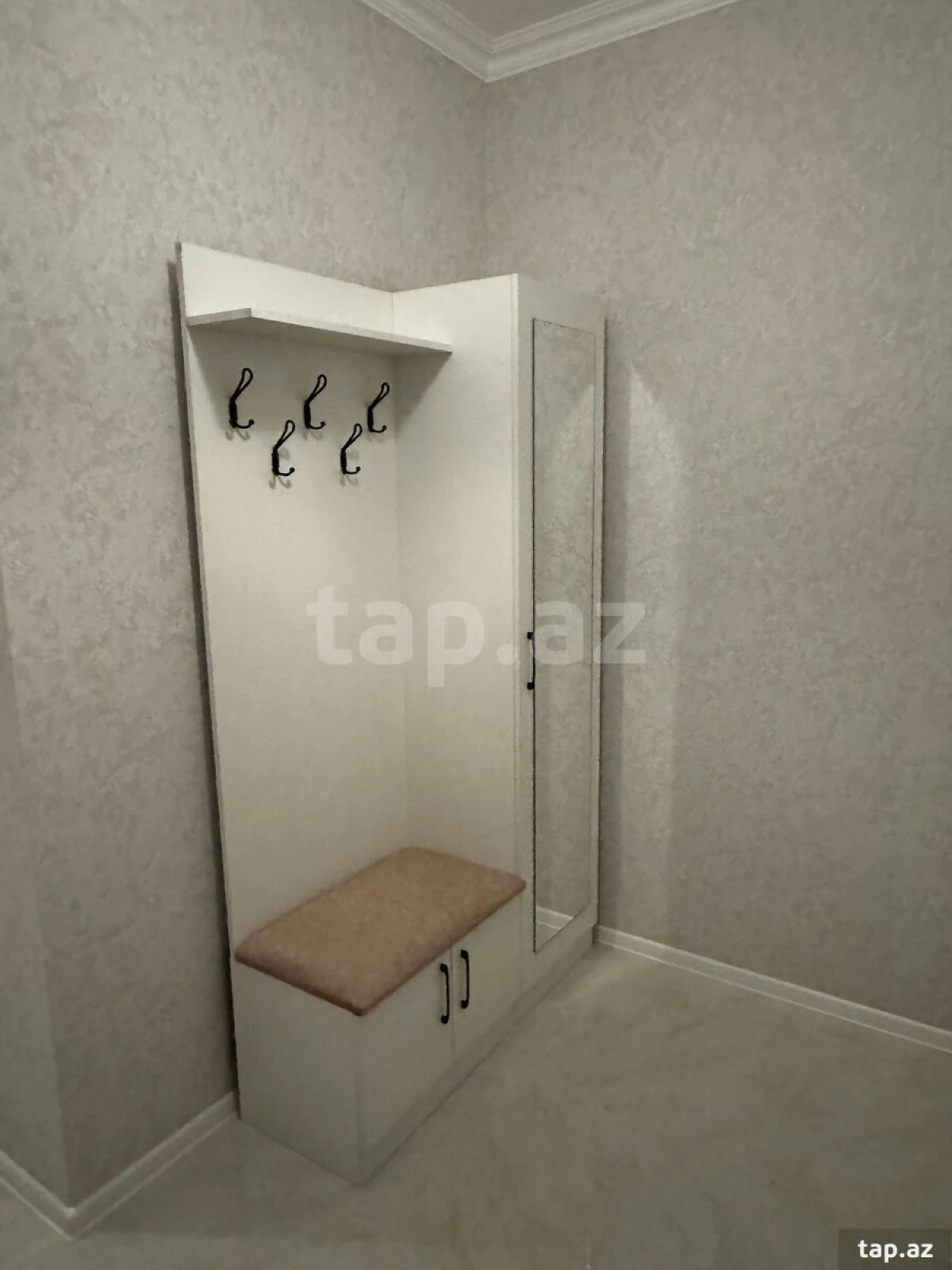 Kirayə verilir 2 otaqlı yeni tikili 75 m²