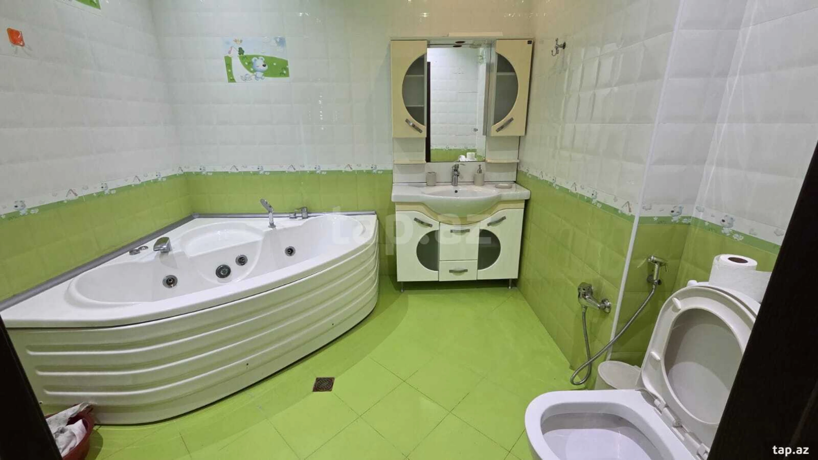 Kirayə verilir 3 otaqlı yeni tikili 150 m²