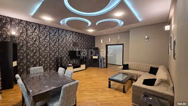 Kirayə verilir 3 otaqlı yeni tikili 150 m²