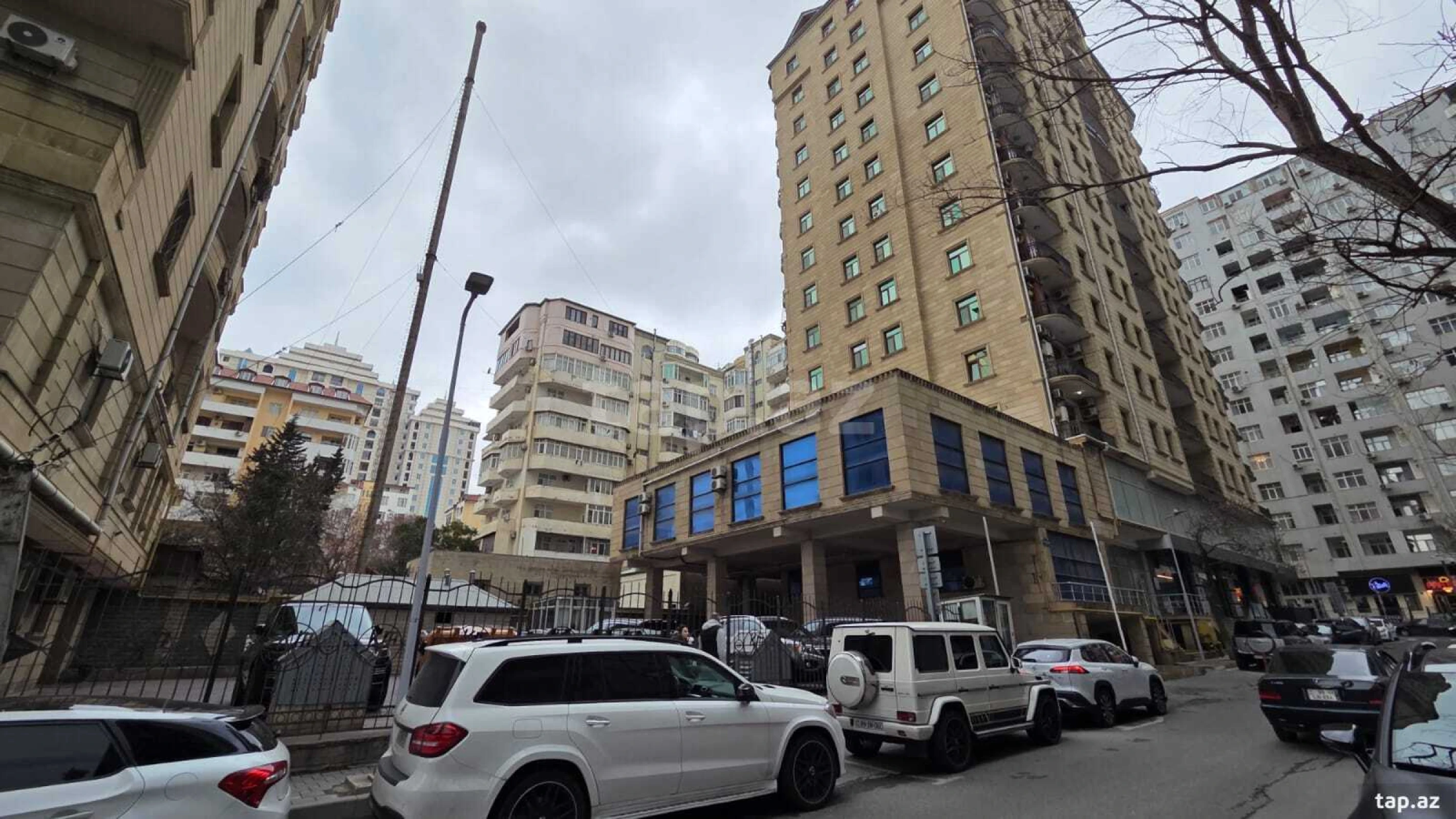 Kirayə verilir 3 otaqlı yeni tikili 150 m²