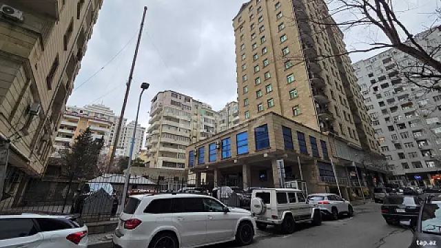 Kirayə verilir 3 otaqlı yeni tikili 150 m²