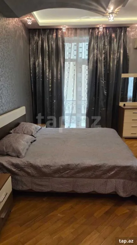 Kirayə verilir 3 otaqlı yeni tikili 150 m²