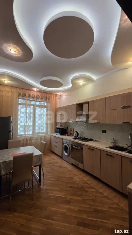 Kirayə verilir 3 otaqlı yeni tikili 150 m²