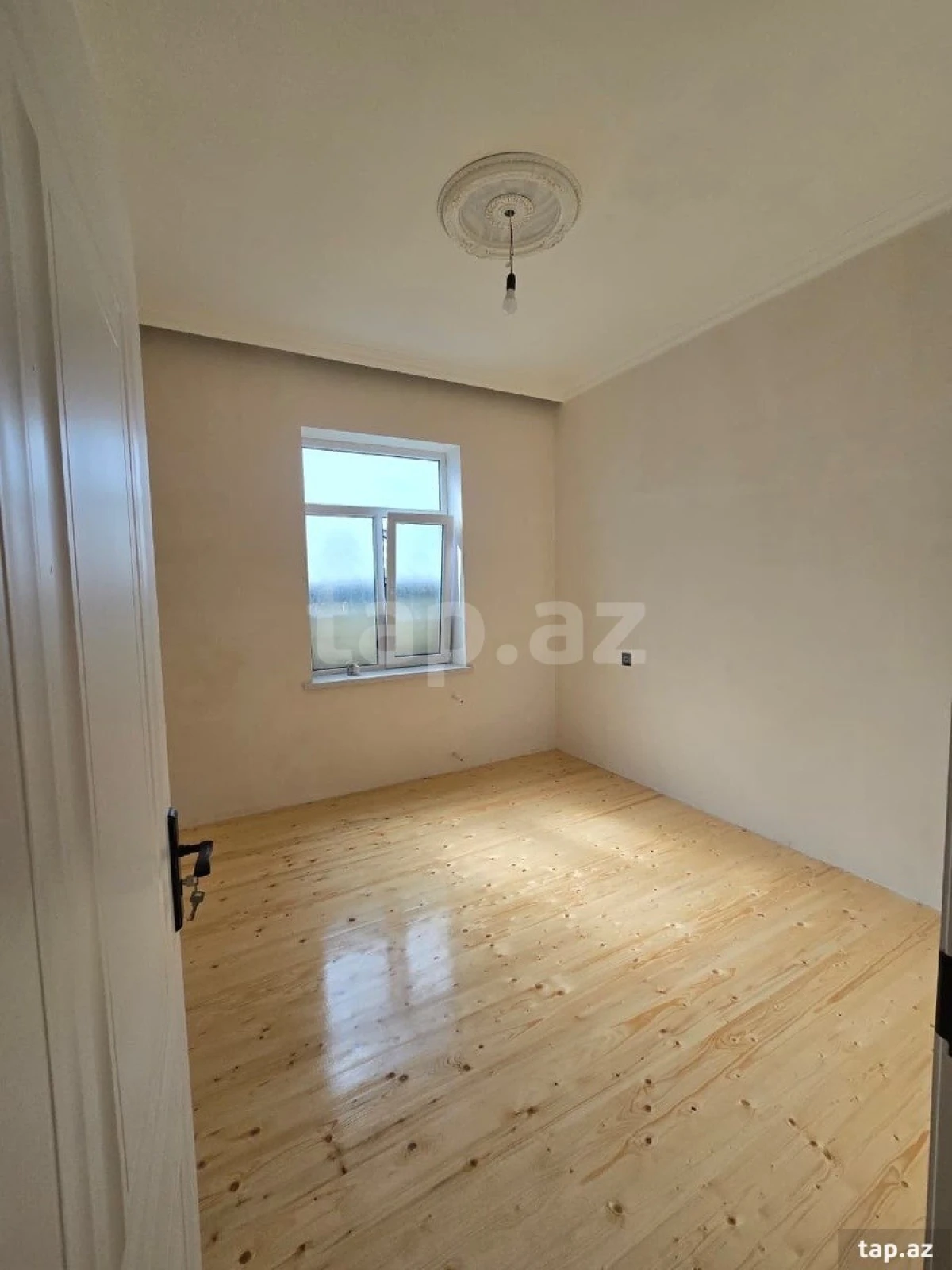 Satılır 4 otaqlı həyət evi