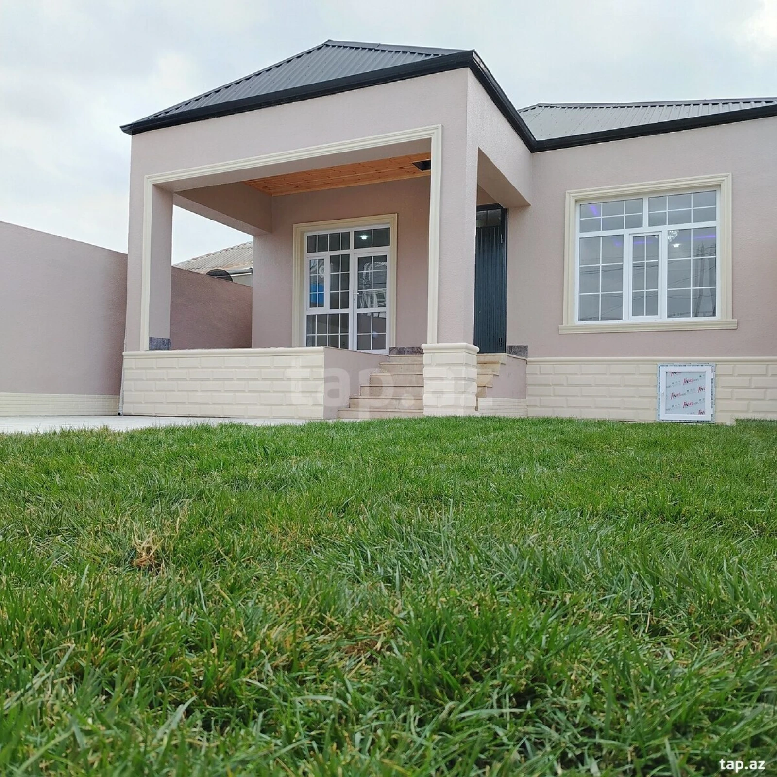 Satılır 4 otaqlı həyət evi