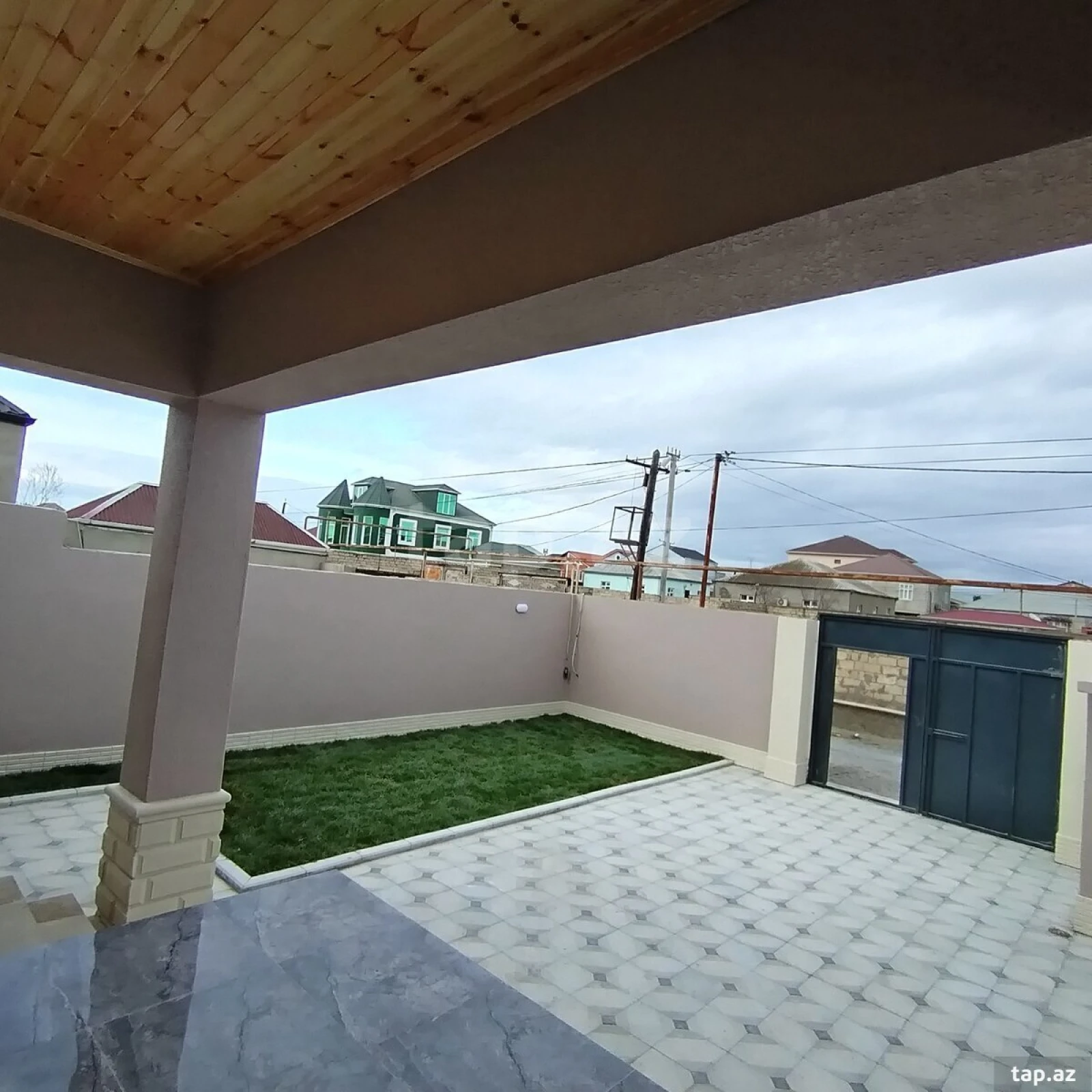 Satılır 4 otaqlı həyət evi