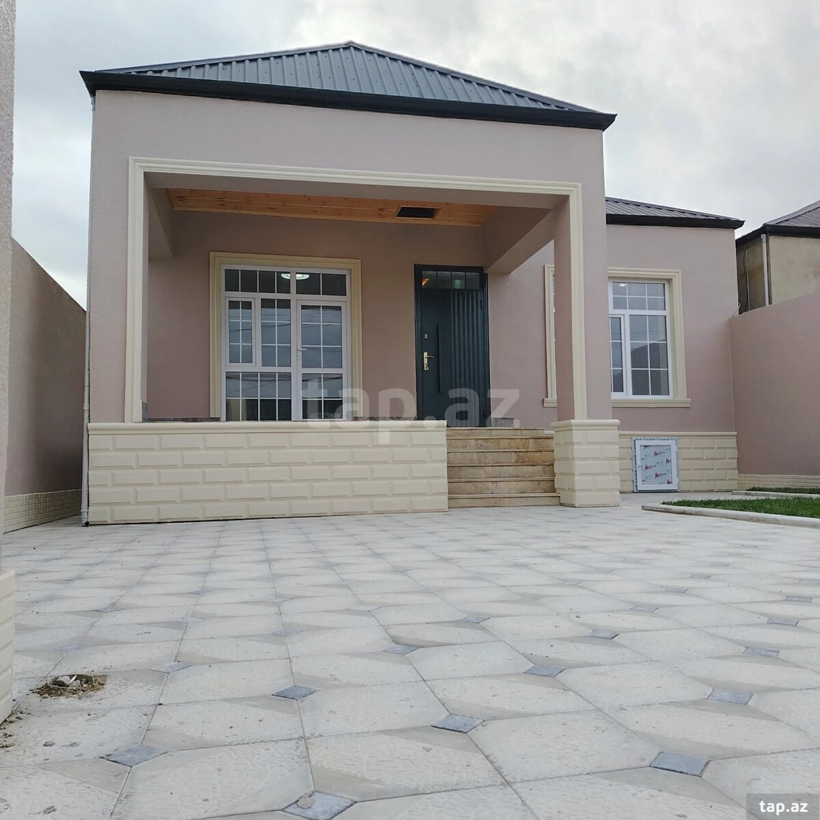 Satılır 4 otaqlı həyət evi