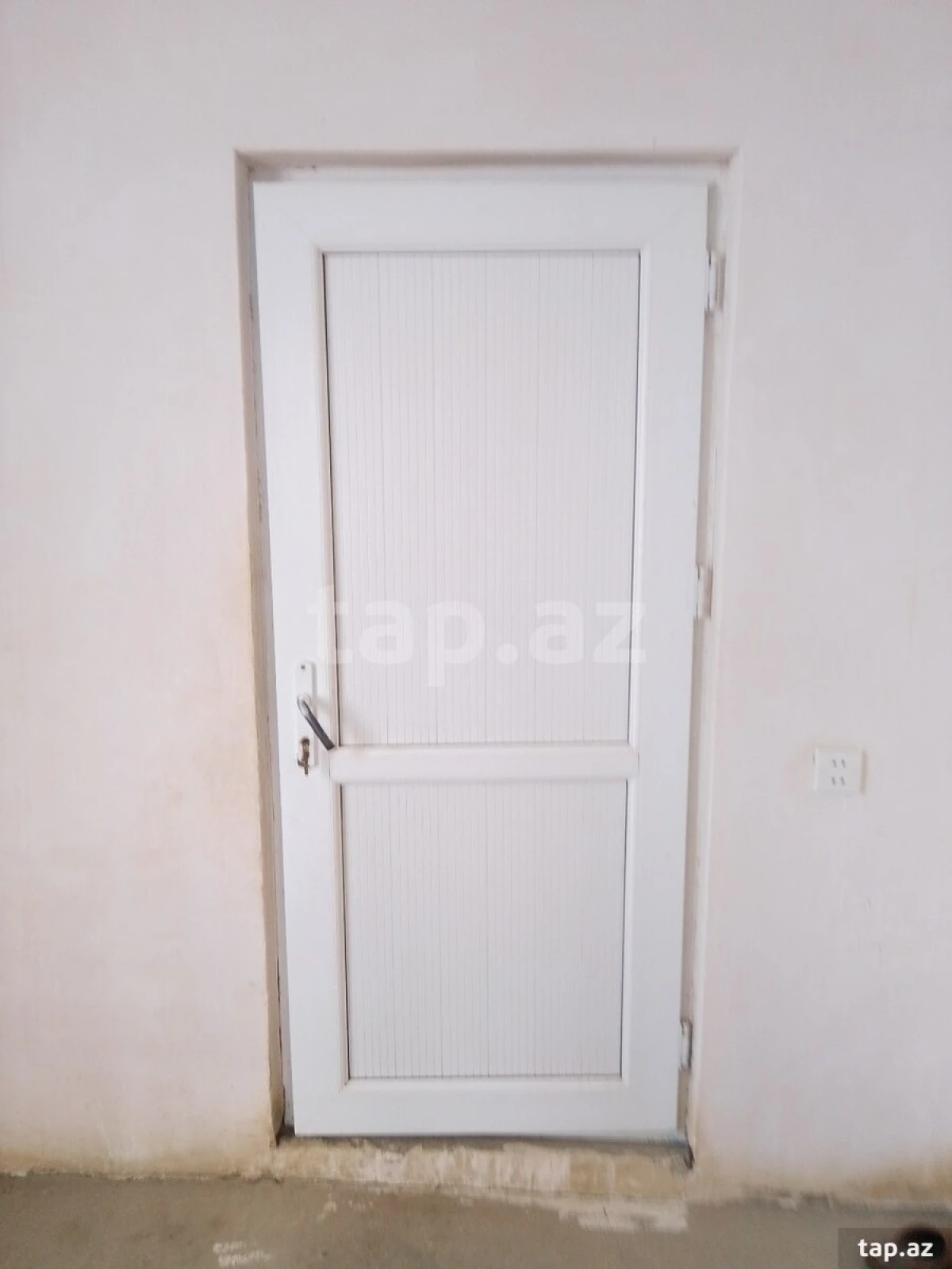 Satılır 8 otaqlı həyət evi