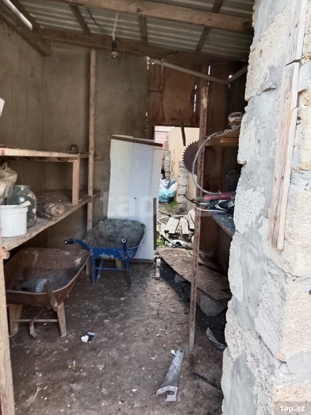 Satılır 8 otaqlı həyət evi