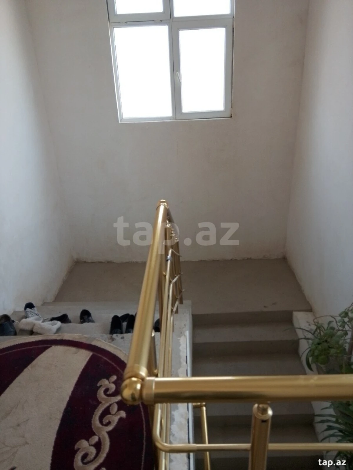 Satılır 8 otaqlı həyət evi