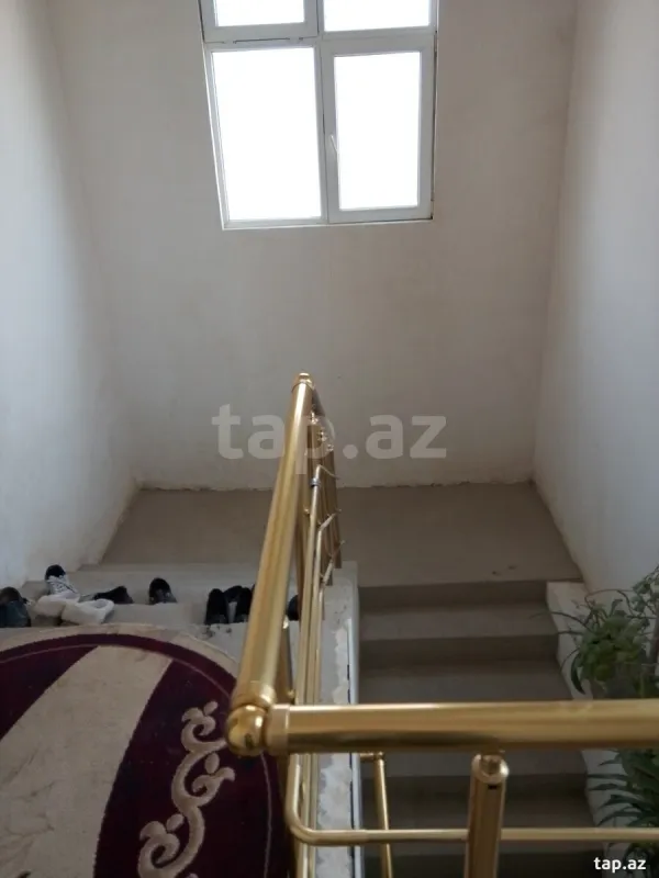 Satılır 8 otaqlı həyət evi