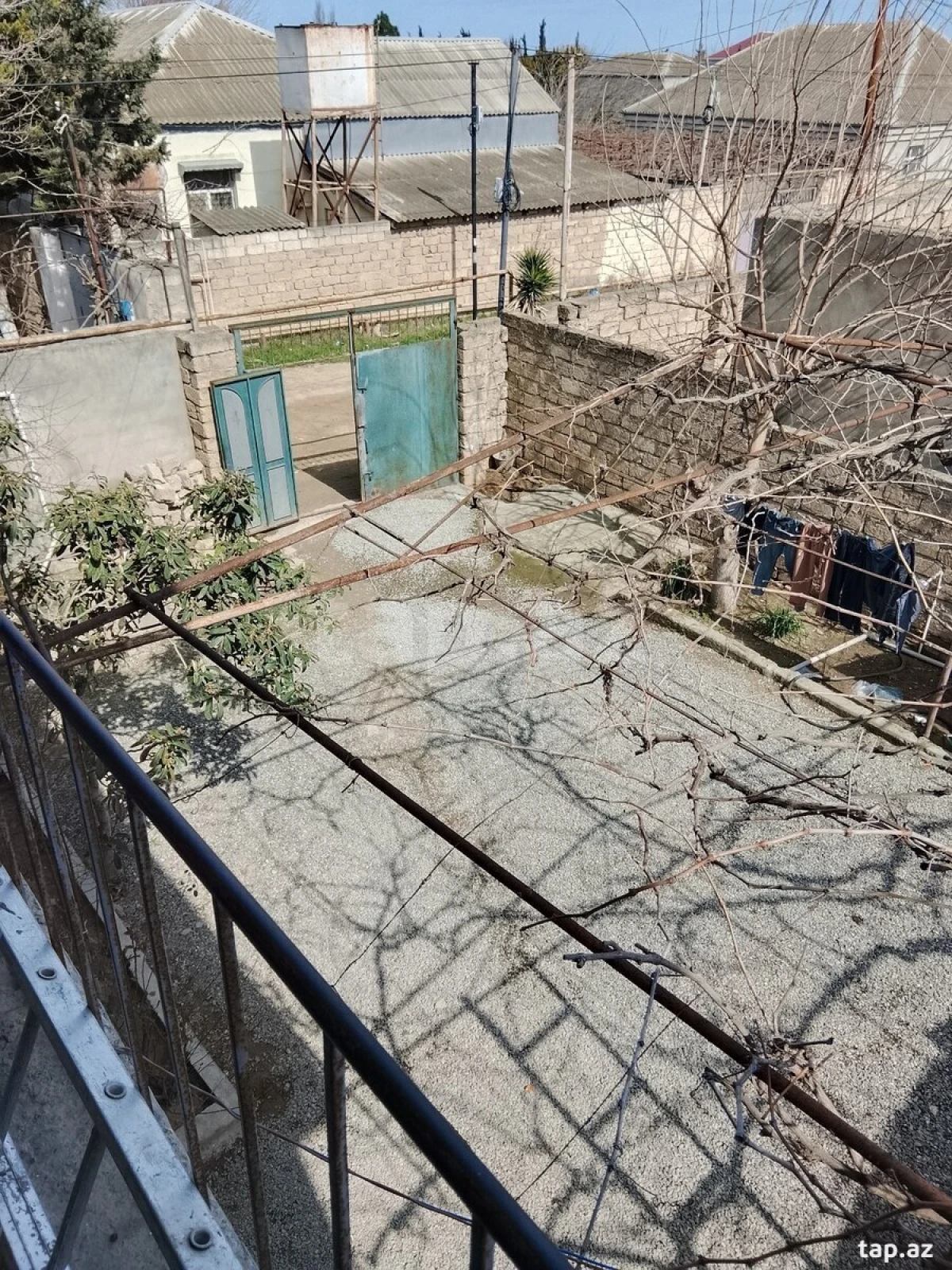 Satılır 8 otaqlı həyət evi