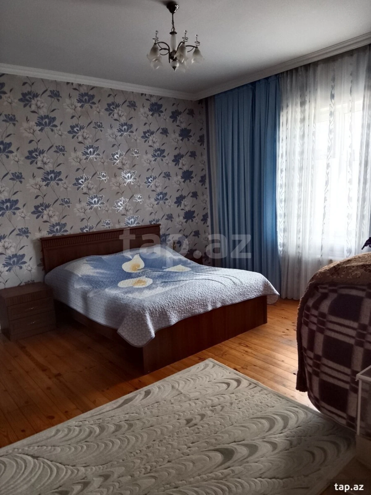 Satılır 8 otaqlı həyət evi