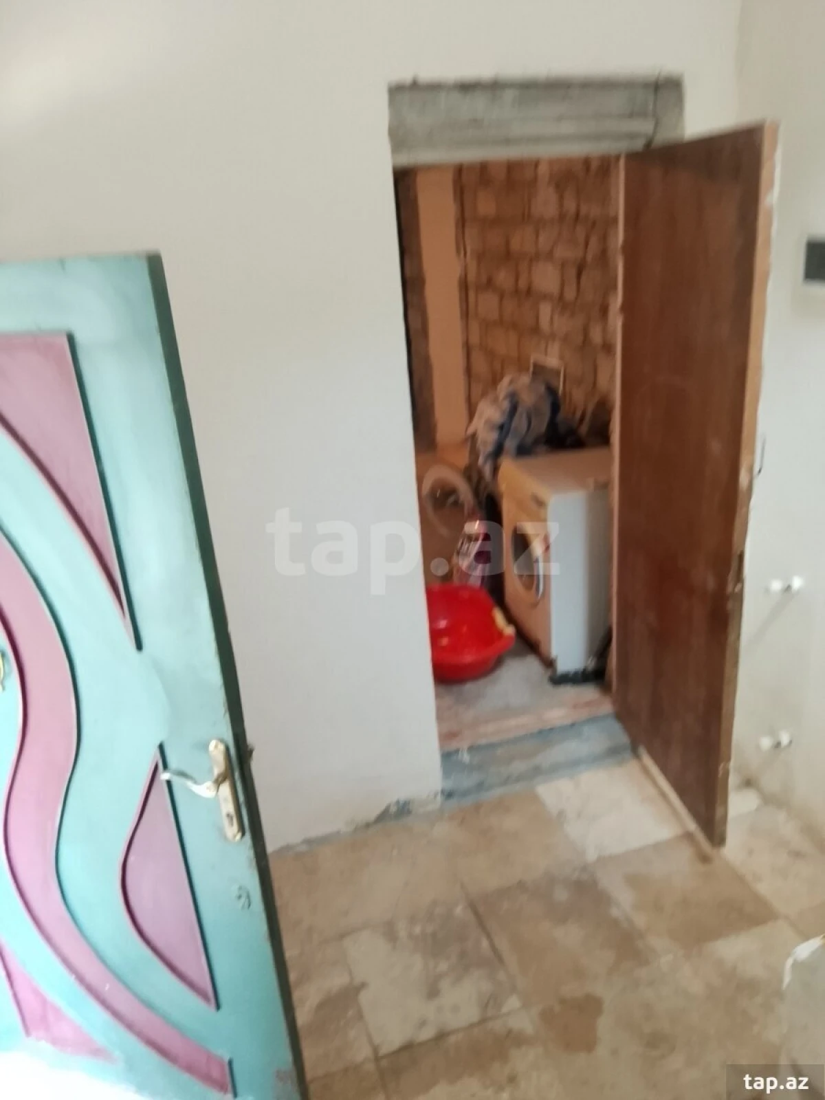 Satılır 8 otaqlı həyət evi