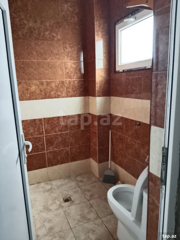 Satılır 8 otaqlı həyət evi