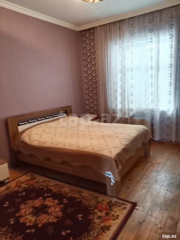 Satılır 8 otaqlı həyət evi