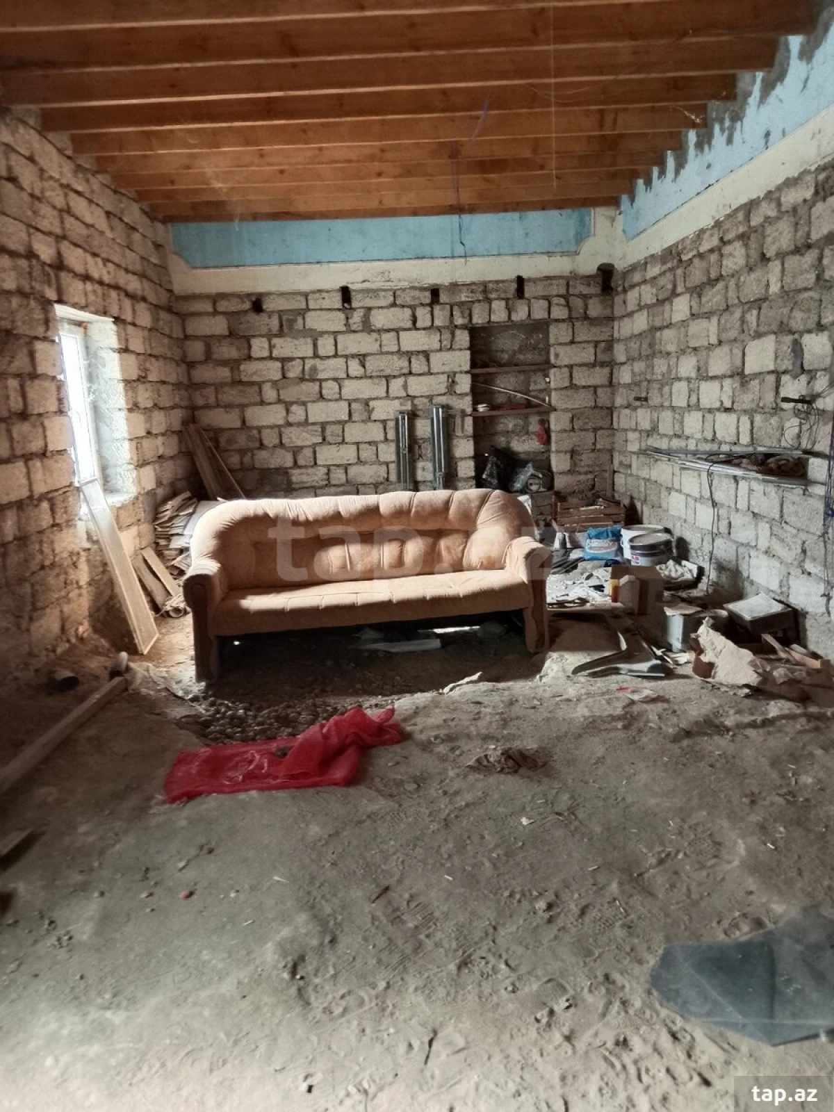 Satılır 8 otaqlı həyət evi