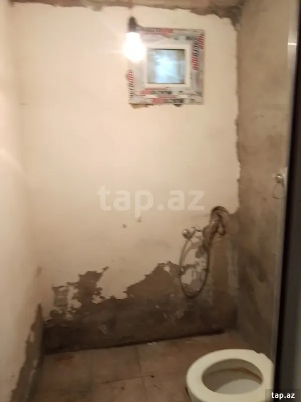 Satılır 8 otaqlı həyət evi