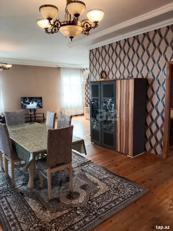 Satılır 8 otaqlı həyət evi