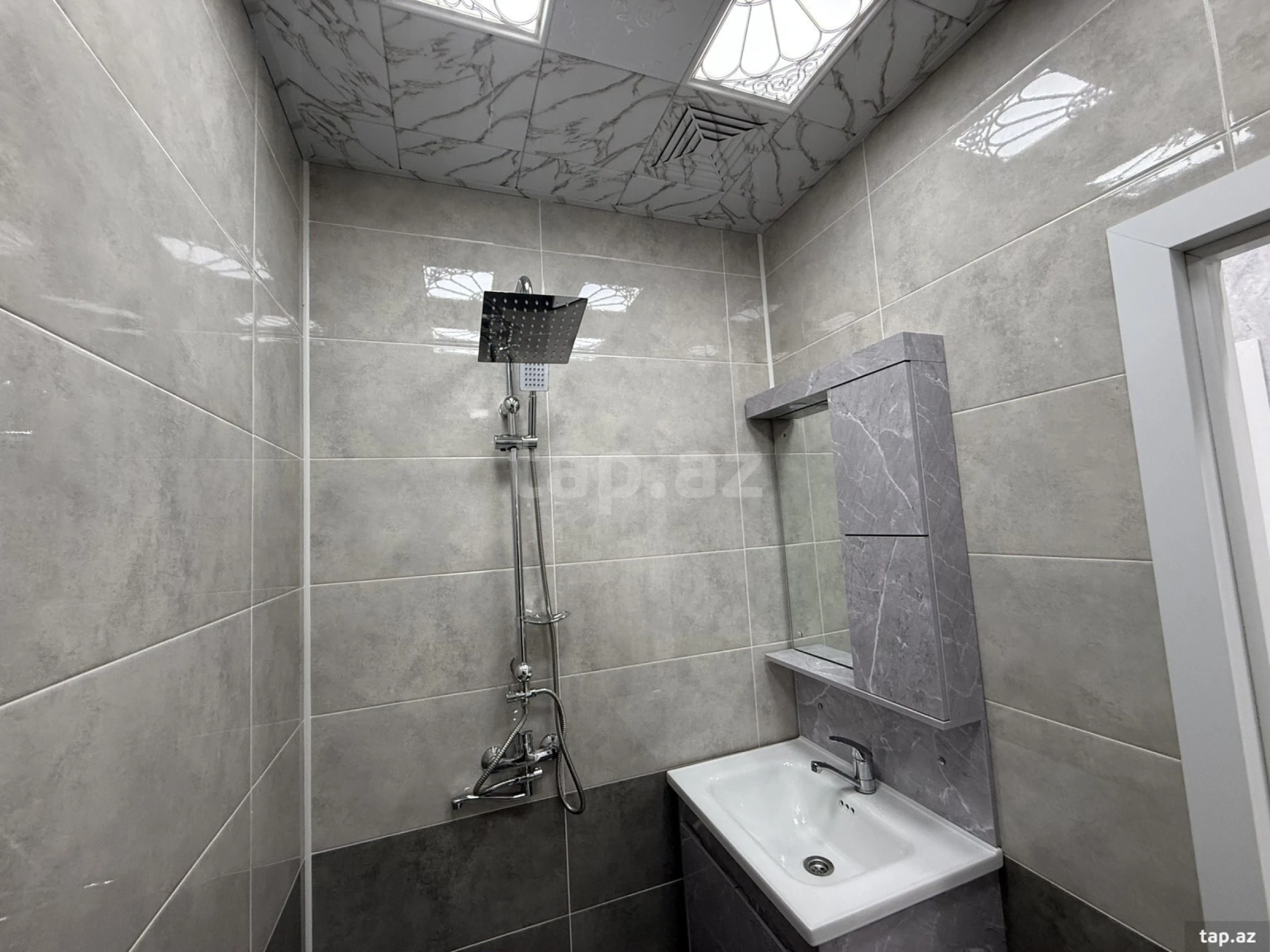 Satılır 3 otaqlı yeni tikili 77 m²