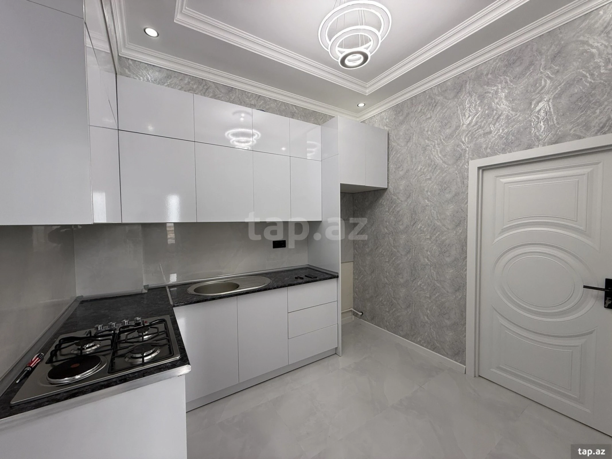 Satılır 3 otaqlı yeni tikili 77 m²