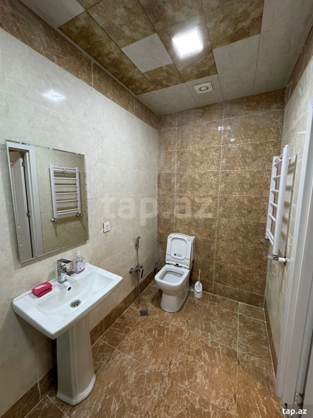 Kirayə verilir 2 otaqlı yeni tikili 62 m²