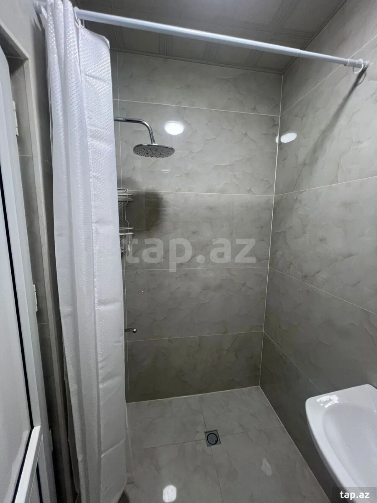 Kirayə verilir 2 otaqlı mənzil 70 m²
