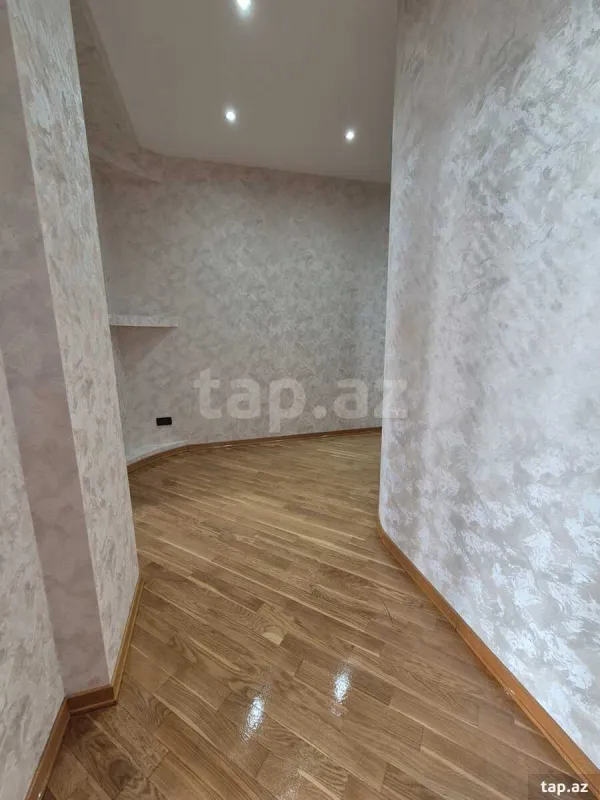 Satılır 3 otaqlı yeni tikili 120 m²