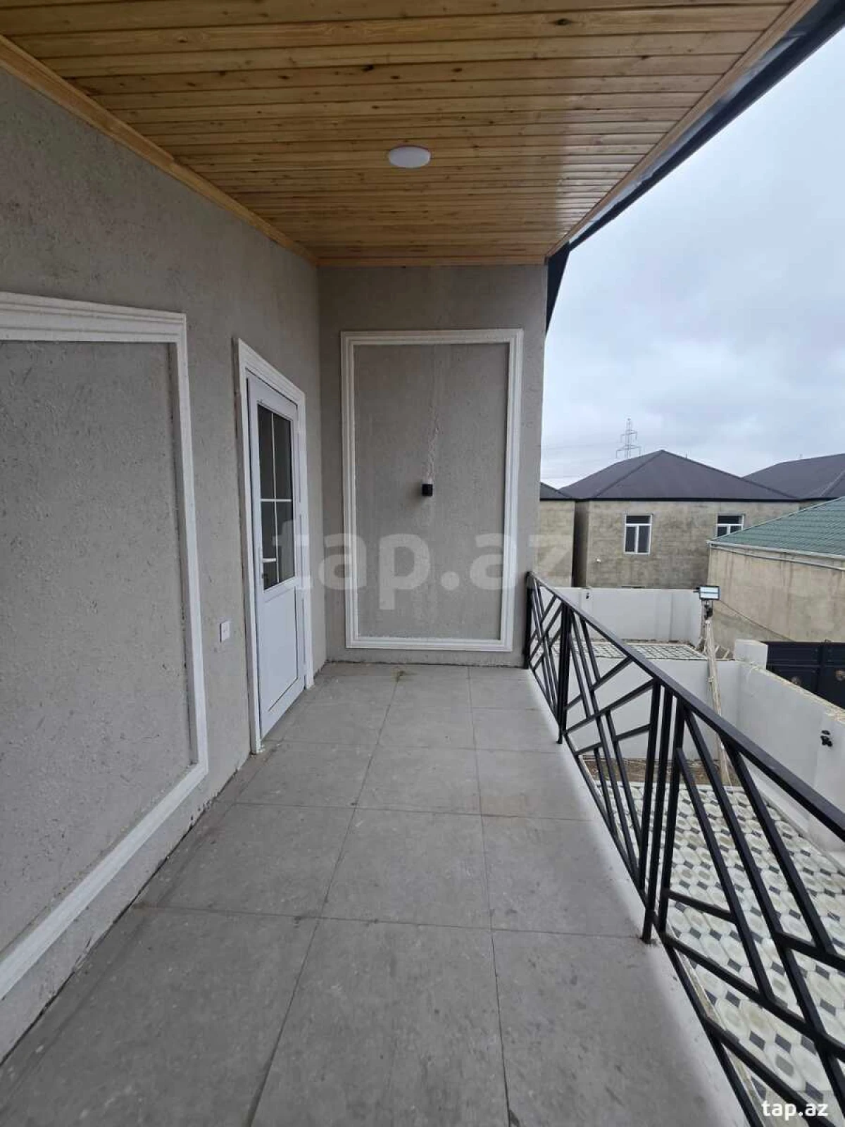 Satılır 5 otaqlı həyət evi