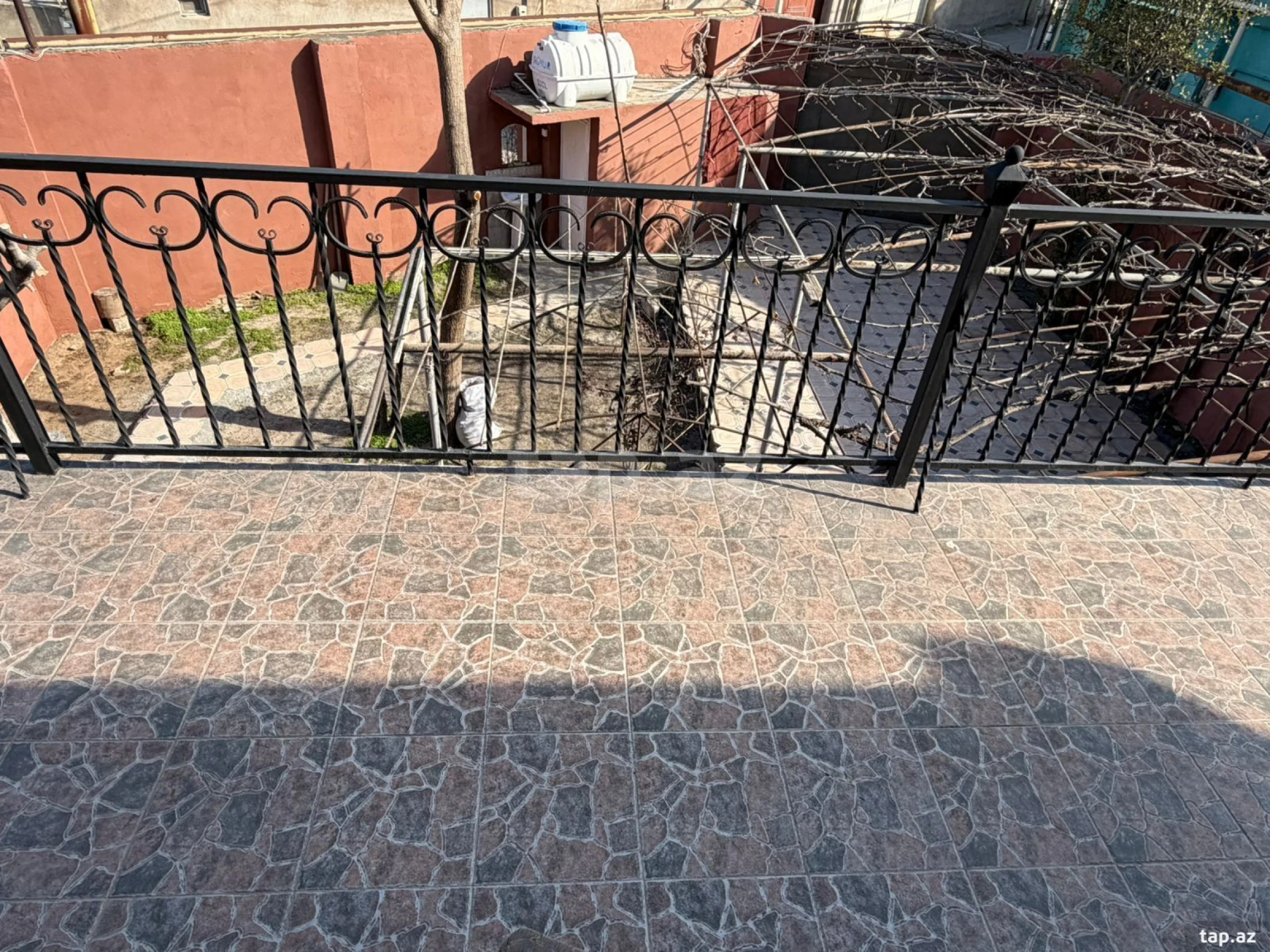 Satılır 7 otaqlı həyət evi