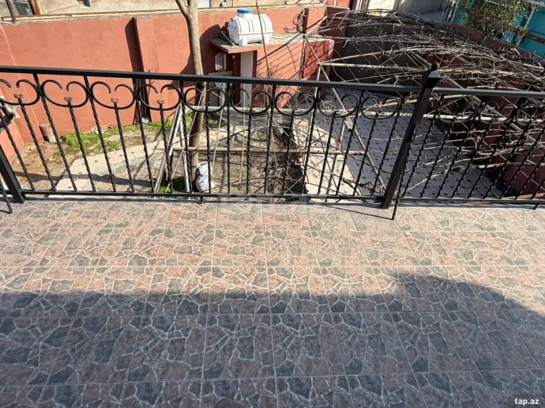 Satılır 7 otaqlı həyət evi