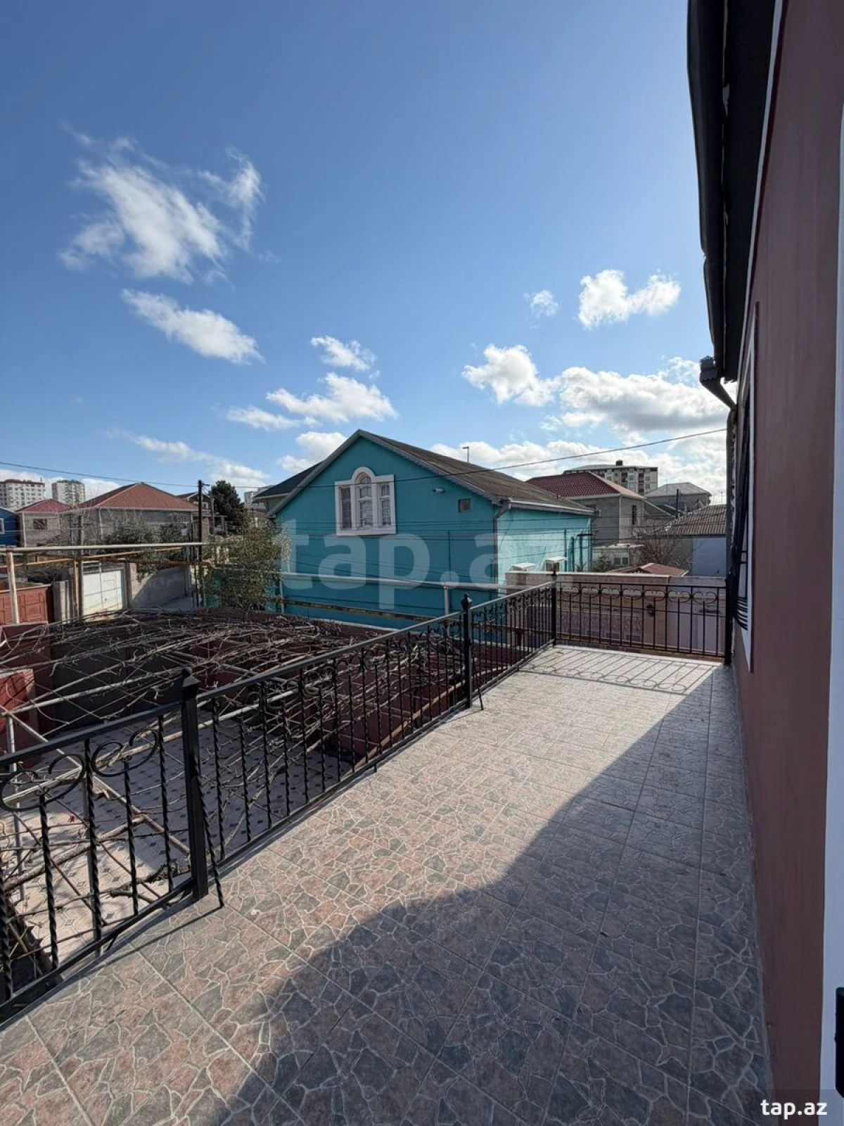 Satılır 7 otaqlı həyət evi